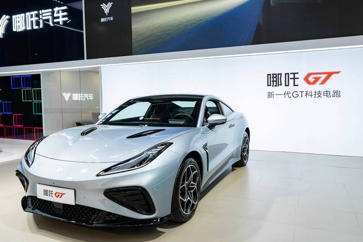 重庆城口县集智展企业管理咨询哪吒汽车在智能汽车领域的表现，领途汽车在新能源汽车市场中的影响力